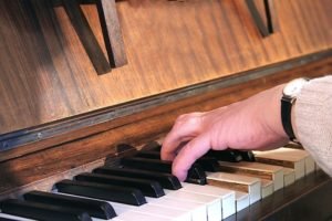 Proper Hand Position for Piano Lessons